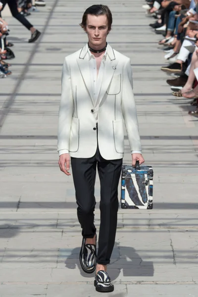 Look 39